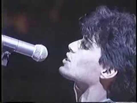 Pedro Suarez-Vertiz - Y es que sucede así (Cusqueña 95)