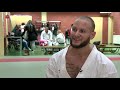Jeugd kijkt op tegen karateka 't Zand