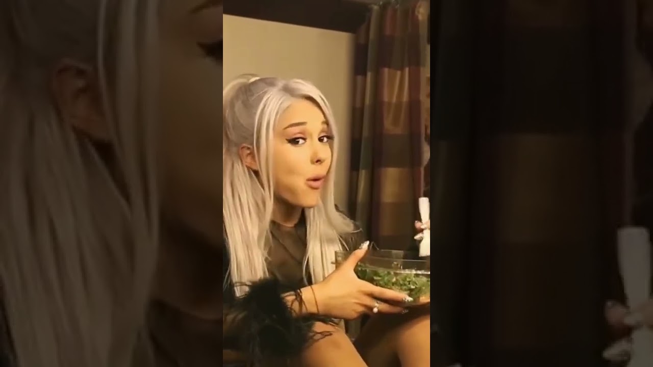 she looks so adorable eating😍 #ari #arianagrande #arianagrandebutera #ariana #food