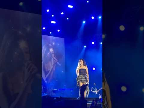 Sunidhi Chauhan performing Ghar Aao Na Live in I Am Home, Bangalore Concert
