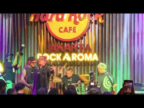 SUMMERLANE ft. Ikmal Tobing - Wonderwall 🔥 (Oasis Pop Punk Cover)  @Rockaroma_ID Hard Rock Cafe JKT