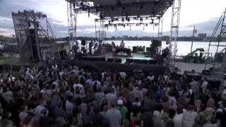 Rye Rye feat Porcelain Black DNA (live)