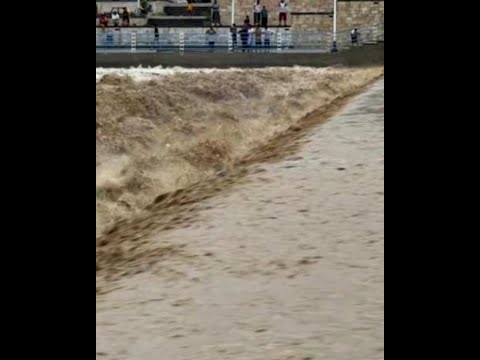 فيضانات قوية تصل اليمن.. مشاهد مرعبة من حضرموت والمهرة
