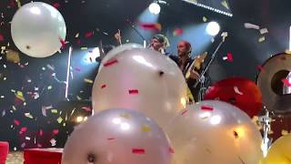 Walk Off The Earth - Rule The World  (LIVE)