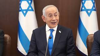 ראש הממשלה בנימין נתניהו בפתח ישיבת הממשלה - 22/02/2026 (עדכוני משרד ראש הממשלה) - התמונה מוצגת ישירות מתוך אתר האינטרנט יוטיוב. זכויות היוצרים בתמונה שייכות ליוצרה. קישור קרדיט למקור התוכן נמצא בתוך דף הסרטון