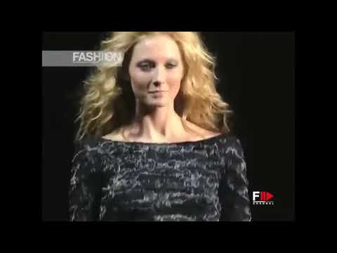 Gianni Versace women's autumn winter 1999 fashion show