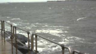 preview picture of video 'Hurricane Earl - Swells at Barnegat Light'