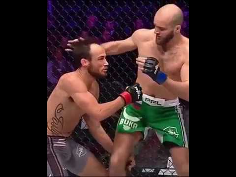 Зрелищный нокаут коленом