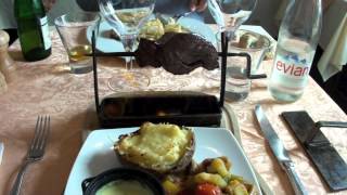 preview picture of video 'Lunch At A Restauran Le Vieux Logis In Gerberoy, France'