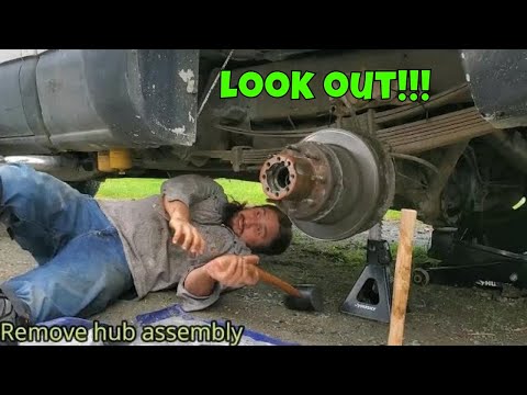 Duramax | GMC Sierra 3500 Dually Rear Wheel Seal Replacement
