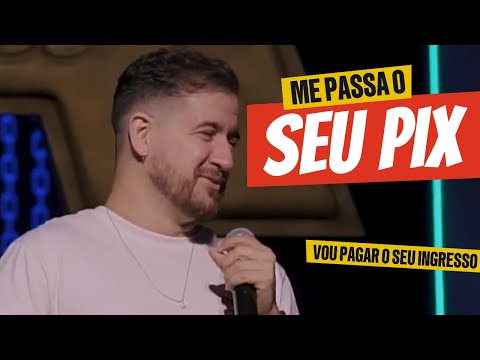 Afonso Padilha cried with laughter during the show - stand-up comedy.
