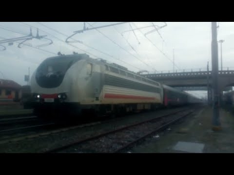 Il saluto del piccolissimo InterCityNotte 798 a Chivasso