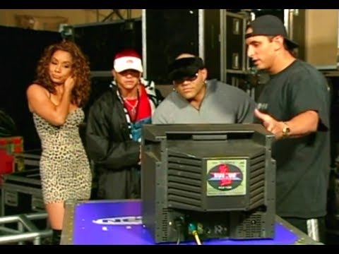 (720pHD): WCW Nitro 11/13/00 - Tygress, Ric Flair & The Filthy Animals Backstage