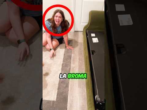 La Encerraron en un Sofá Cama 😱#shorts