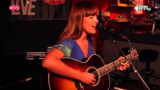 PollyAnna - &#39;Far Away&#39; (live @ BNN Thats live - 3FM)