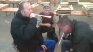 Ложка на голове скрин