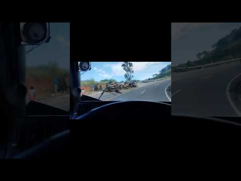 Caminhão tomba na Serra de Guaxupé e mobiliza equipes de resgate na BR-146