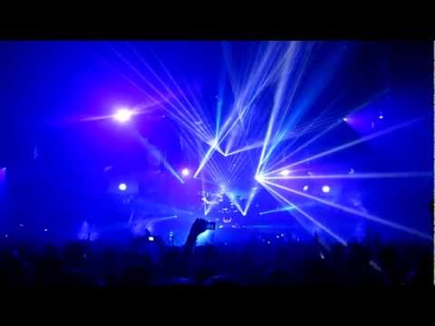Frontliner ft. John Harris - Halos @ Qlimax 2012