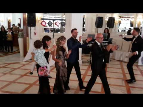 SPOSI E INVITATI ENTRANO BALLANDO - INGRESSO MATRIMONIO 2016 - GABRI SAN SALVO FRANCESCO BARATTUCCI