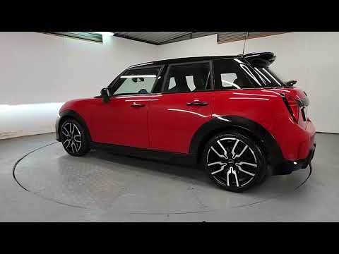 Mini Cooper Cooper C 5 Door - Image 2