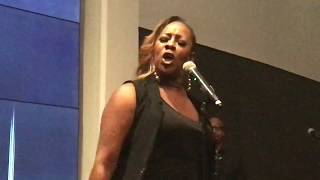 Le'Andria Johnson New song live "Change is Now"