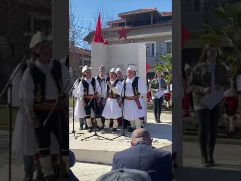 Kenge labe Gershetat hedhur mbi supe