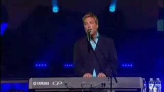 Michael W. Smith feat. Israel Houghton - Help Is On The Way