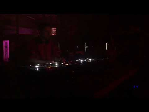 Vermelho Wonder @ Festa até as 4