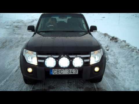 Mitsubishi Pajero with 3 Hella Rallye 3003 75w HID lights