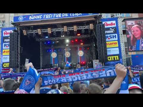 HOLSTEIN KIEL Aufstiegsparty Rathausplatz 20.5.2024: Fans & Mannschaft Bundesliga-Aufstiegsfeier