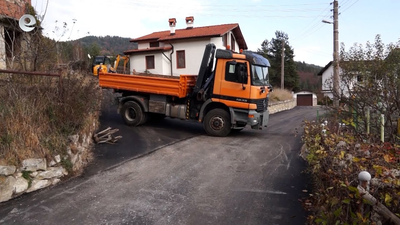 Асфалтираха основната улица в село Габрица, но наполовина