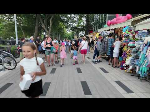 Nie uwierzysz, co się dzieje na deptaku w Kołobrzegu! Lato 2025 [4K]