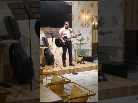 Patrick Dillon Hai apna Dil to Awara harmonica cover by the Dillons live at Symbiosis 5 Thane