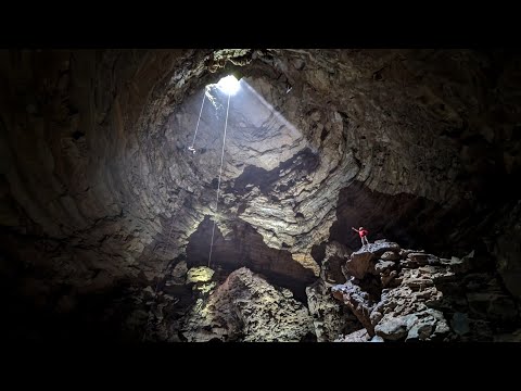 Rappelling Into A MASSIVE Room in a Tennessee Cave