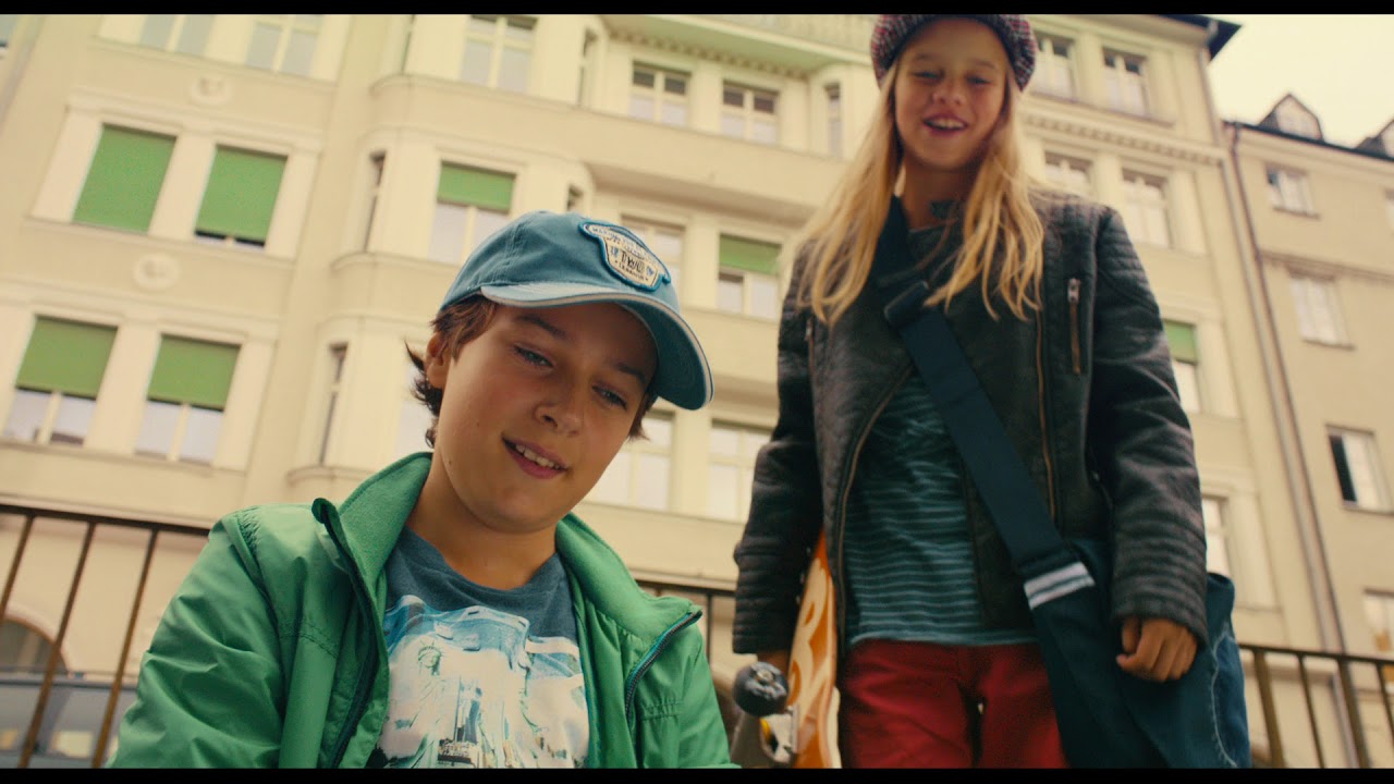 Miniature de la vidéo Au secours ! J'ai rétréci ma prof (VF) - Bande Annonce du film Au secours ! J'ai rétréci ma prof