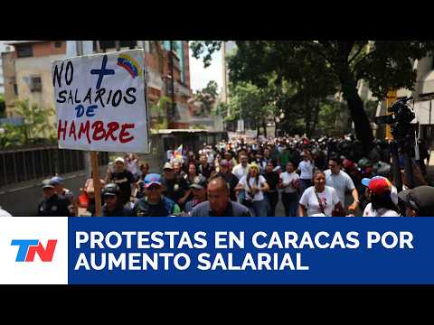 Trabajadores protestan en Caracas tras aumento salarial