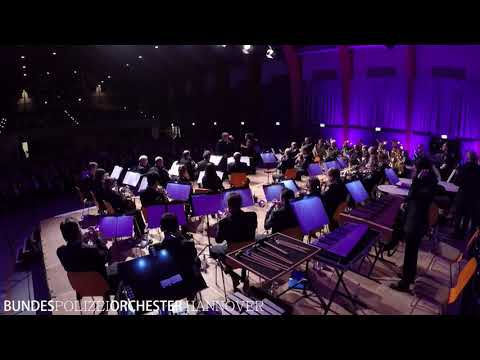 Menna Mulugeta mit dem Bundespolizeiorchester Hannover