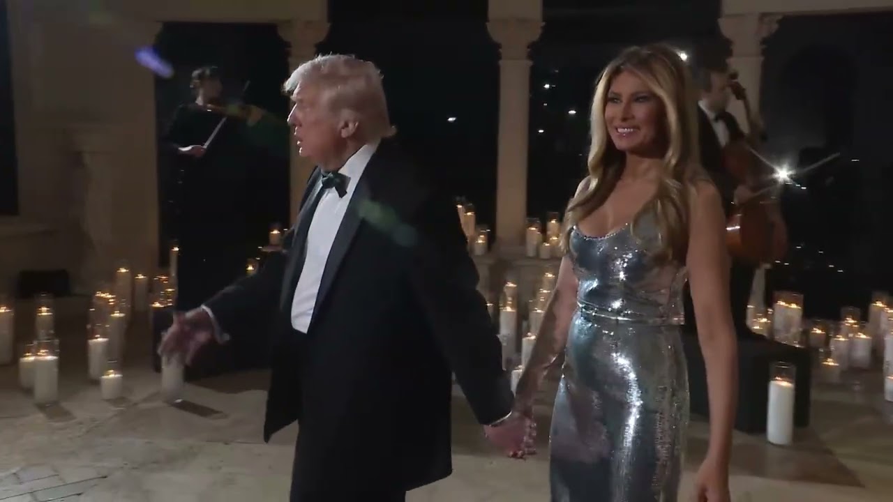 EN ESPAÑOL: DONALD TRUMP ENVIA MENSAJE DE FELICES FIESTA A LA NACION DESDE MAR A LAGO