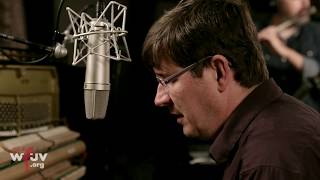 The Mountain Goats - "Andrew Eldritch is Moving Back to Leeds" (Live at WFUV)
