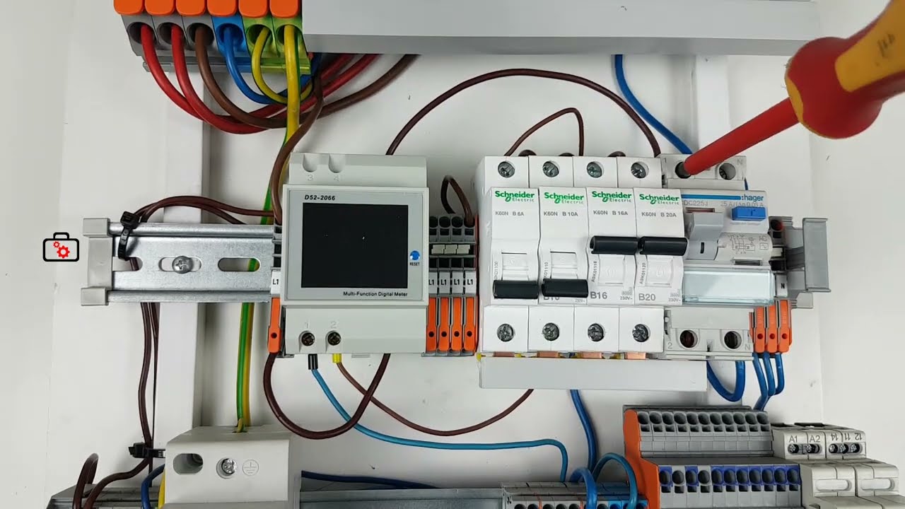 Jak podłączyć licznik (monitor) zużycia energii elektrycznej D52 - 2066 w rozdzielnicy elektrycznej