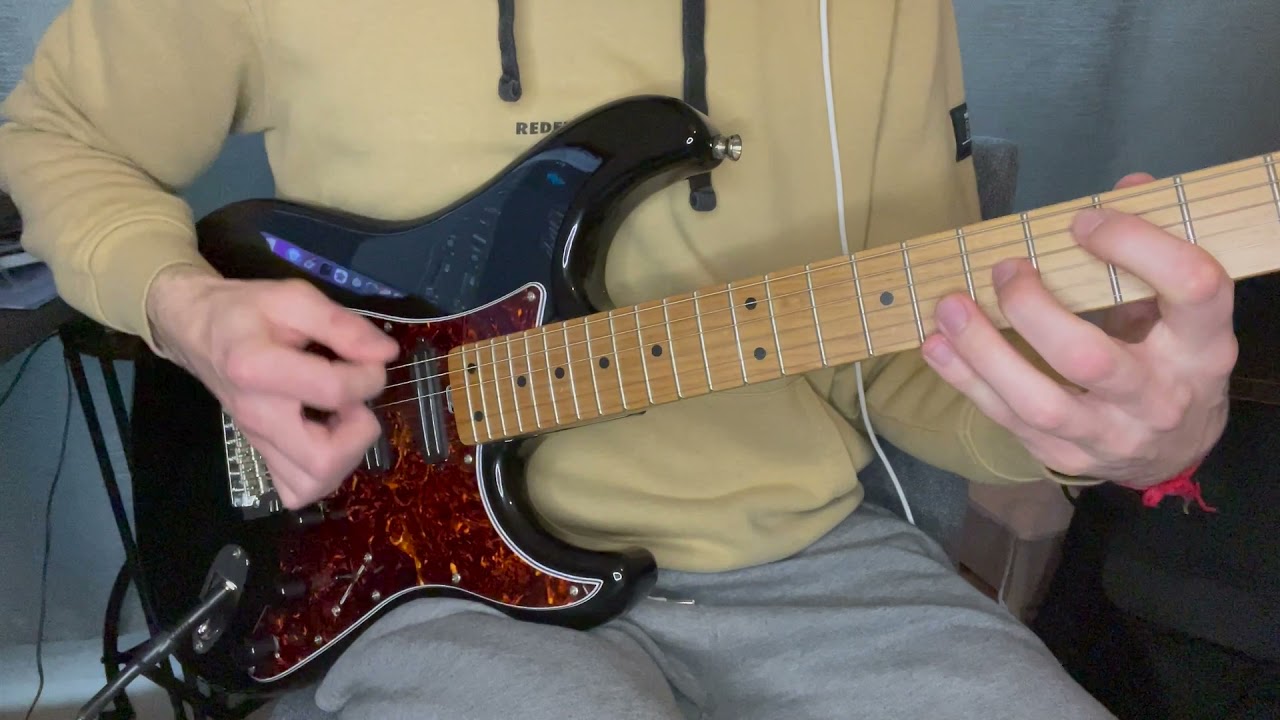 Roberto Barlocci playing the Can't Stop intro riff by Red Hot Chili Peppers on electric guitar