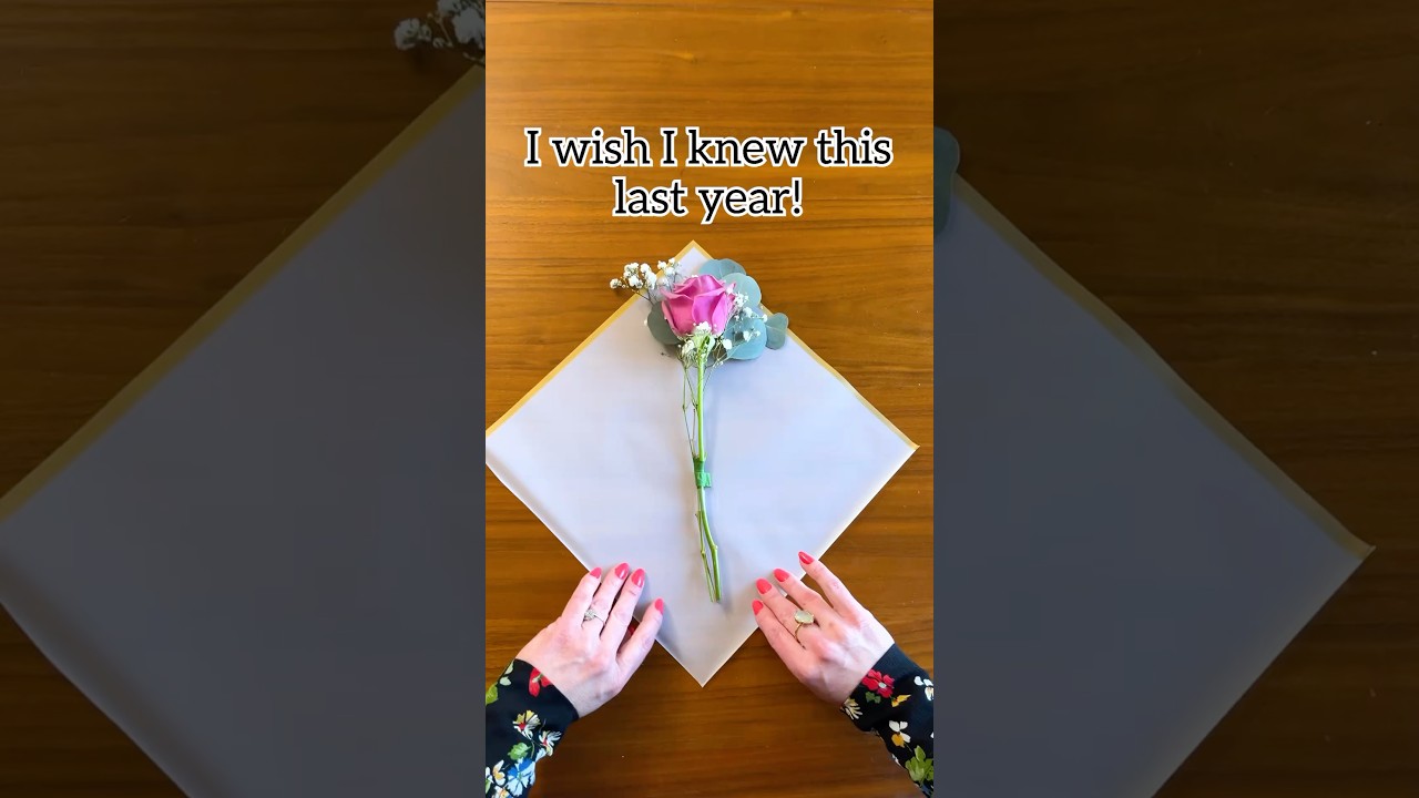 Beautiful flower bouquet gift wrapping tutorial. #flower #roses #bouquet #gifting #ValentinesGift