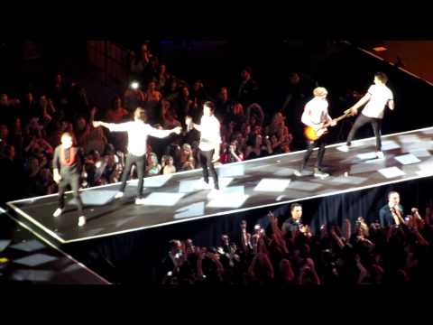 (HD) One Direction - Teenage Dirtbag - Madison Square Garden, New York