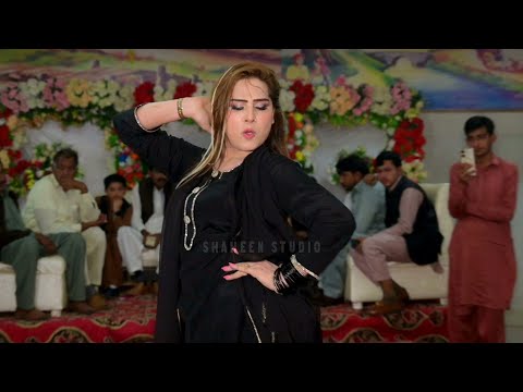 Tukur Tukur Dekhte Ho Kya, Pari Paro Bollywood Dance Performance 2024