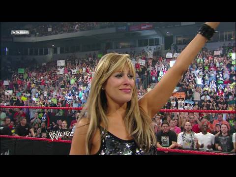 Lilian Garcia Discusses Getting WWE Stars To Tell Their Story On Chasing Glory
