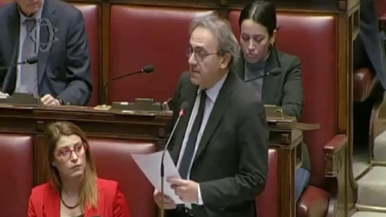 Bonelli (Avs): "Io e Fratoianni minacciati, faccio appello ai giovani alla non violenza"