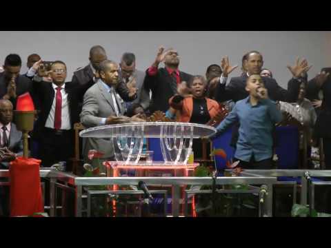 Miqueias oliveira - Com muito louvor 15º dia pentecostes2016