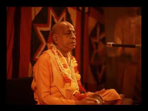 Prabhupada 0837 Podemos Ser Muito Poderosos Por Tanto Tempo que Krishna Nos Mantém Poderosos