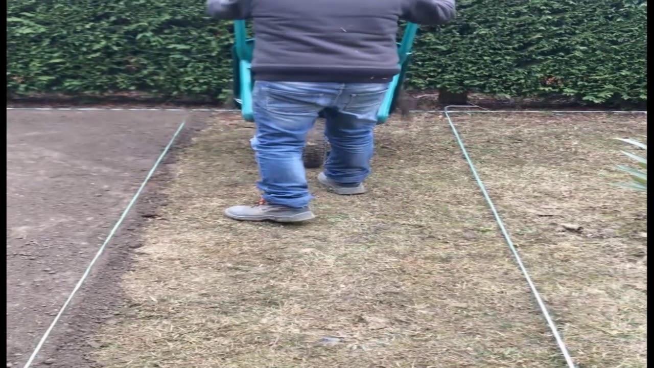 Preparazione terreno giardino inglese