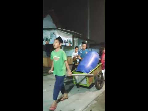 Tradisi cara membangunkan sahur
